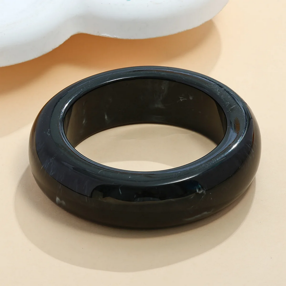 Elegant Vintage Irregular Resin Cuff Bracelet