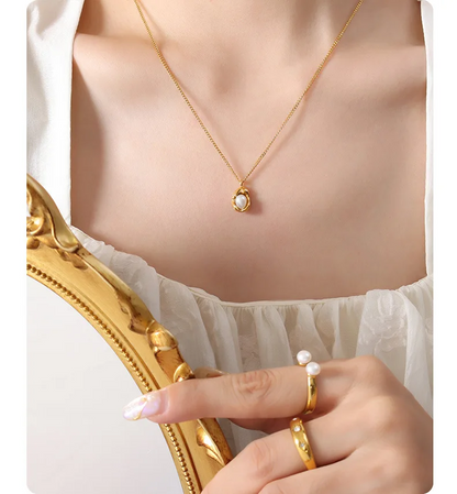 Fashion Inlaid Pearls Pendant Necklace for Women