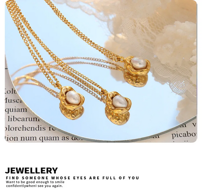 Fashion Inlaid Pearls Pendant Necklace for Women