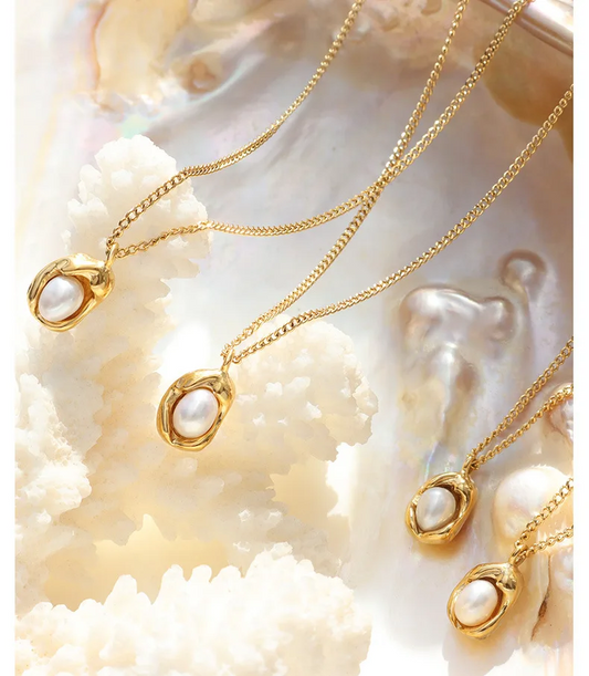 Fashion Inlaid Pearls Pendant Necklace for Women