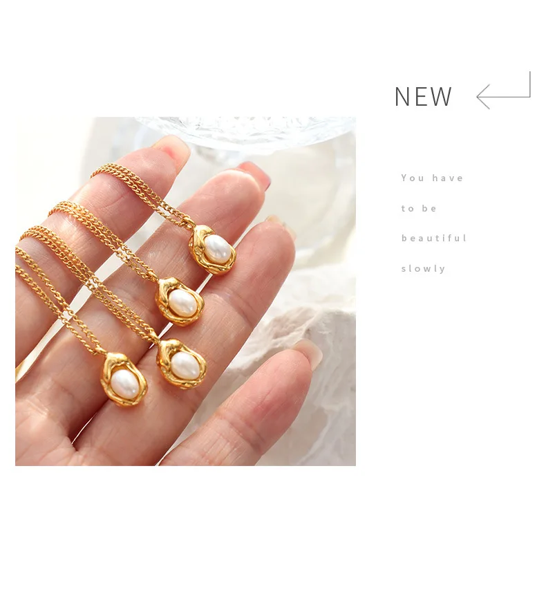 Fashion Inlaid Pearls Pendant Necklace for Women