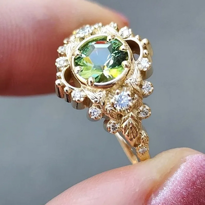 Elegant Green Zircon Inlaid Ring