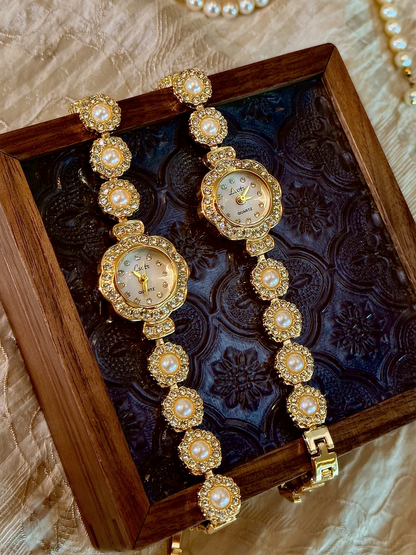 French Elegant Women’s Watch Pearl Strap with Rhinestone Inlay