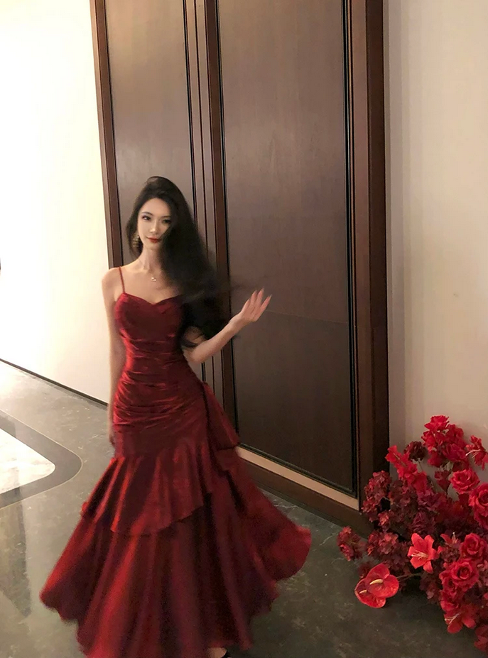 Elegant Ruffle Gown  Sexy Sleeveless Spaghetti Strap Prom & Party Dress