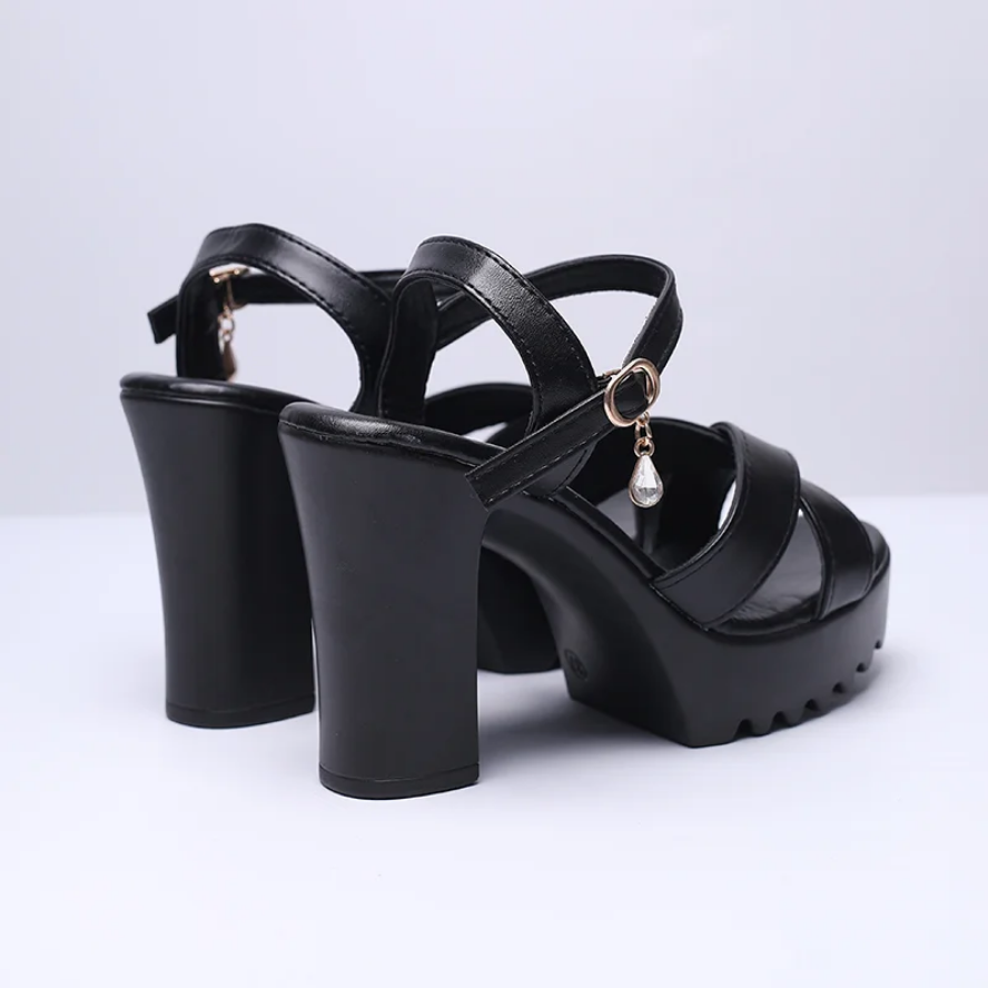 Edgy Chunky Platform Heels Sandals in Black and White