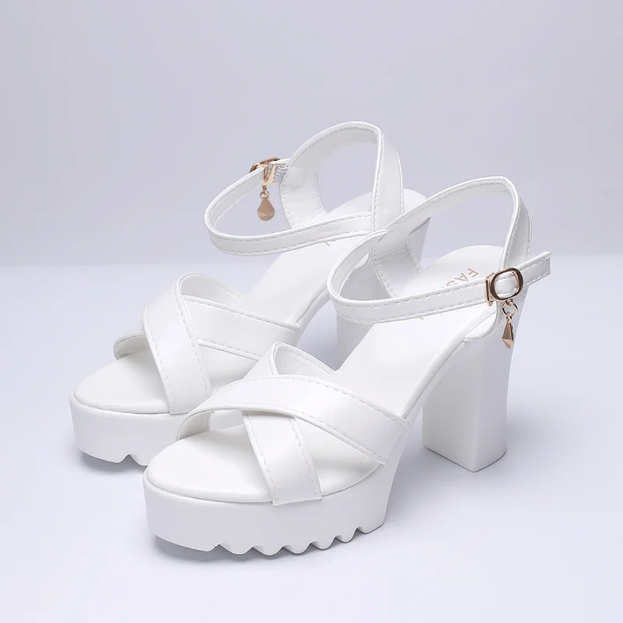 Edgy Chunky Platform Heels Sandals in Black and White